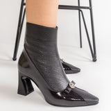 Ghete Elegante Ankle Boots din Piele Neagra cu Toc Geometric si Detaliu Bijuterie