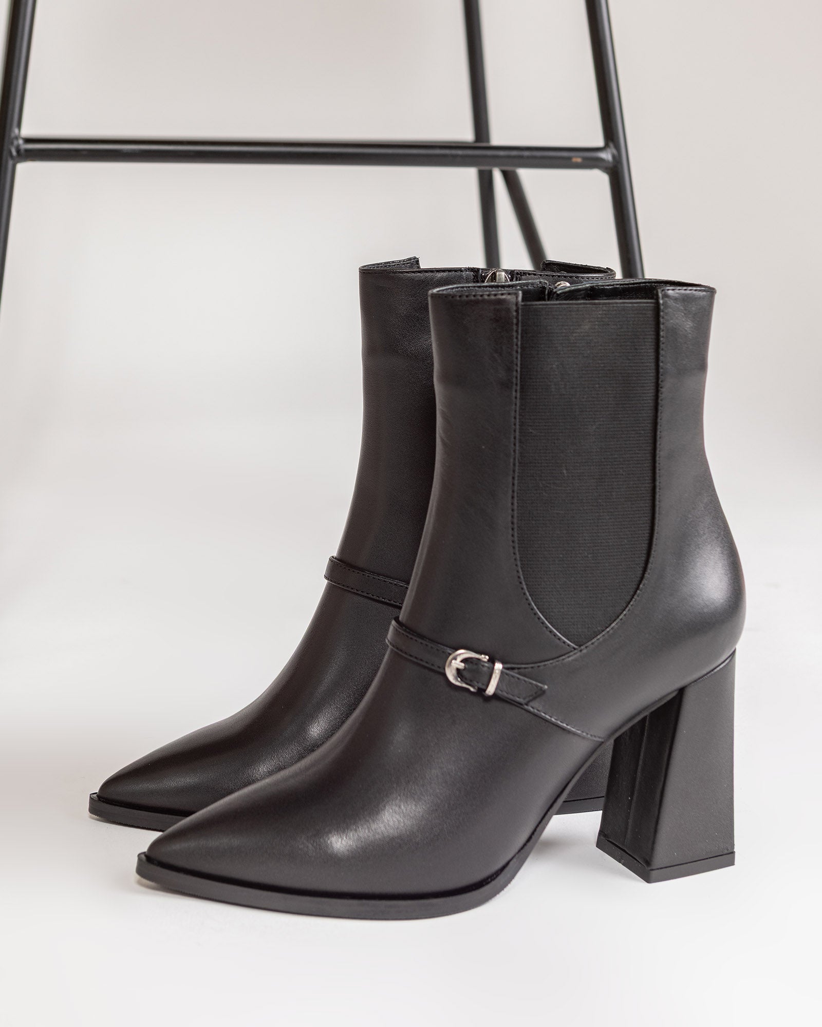 Ghete Elegante Piele Neagra cu Toc Gros si Varf Ascutit ECLIPSE