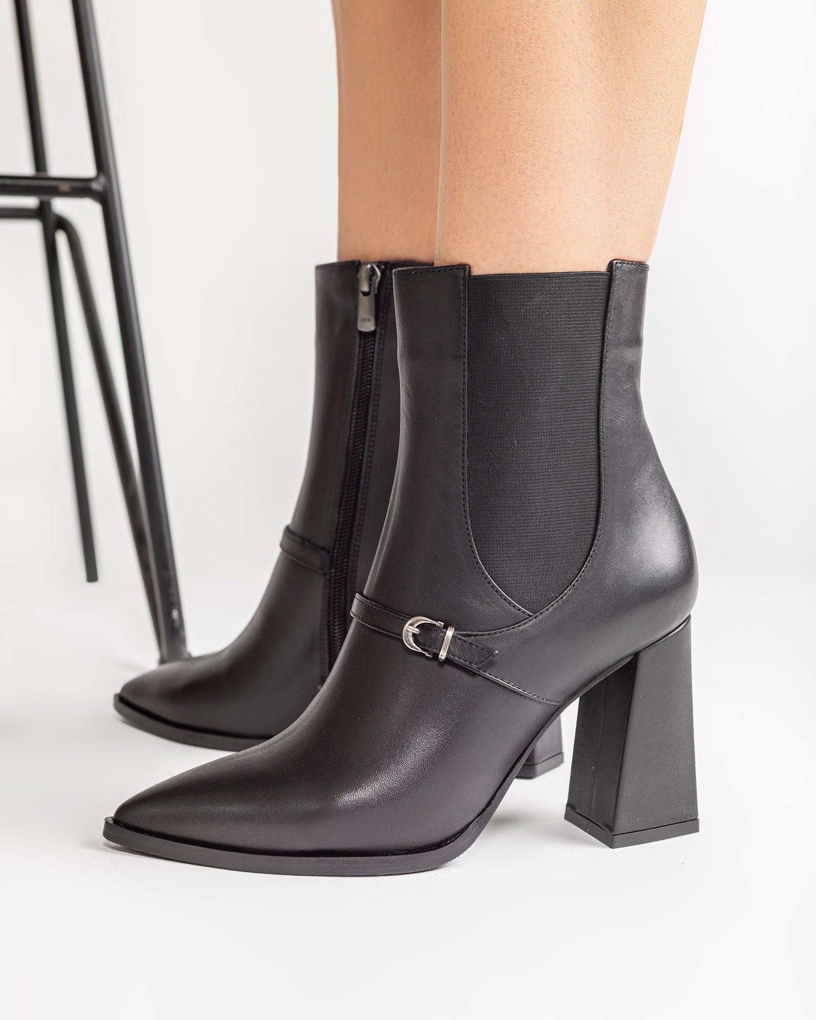 Ghete Elegante Piele Neagra cu Toc Gros si Varf Ascutit ECLIPSE