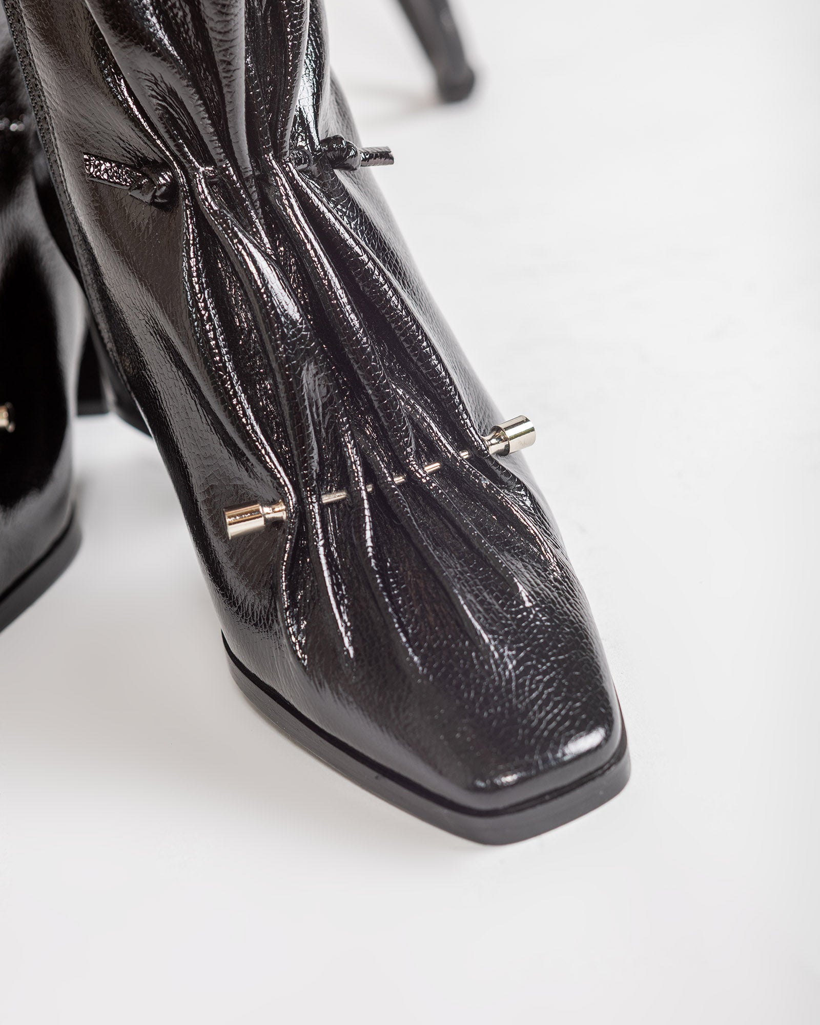 Ghete Lacuite Drape Negre