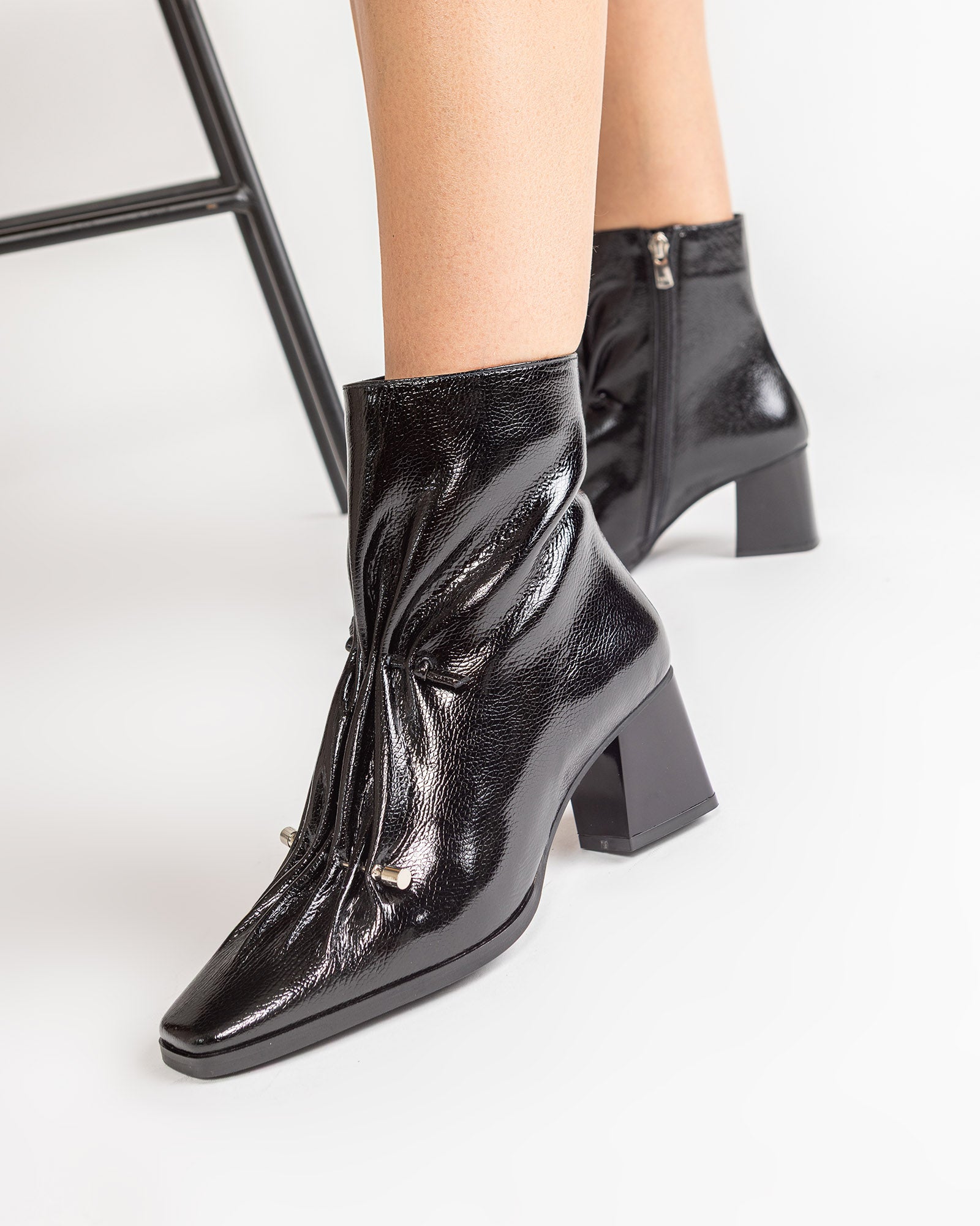 Ghete Lacuite Drape Negre