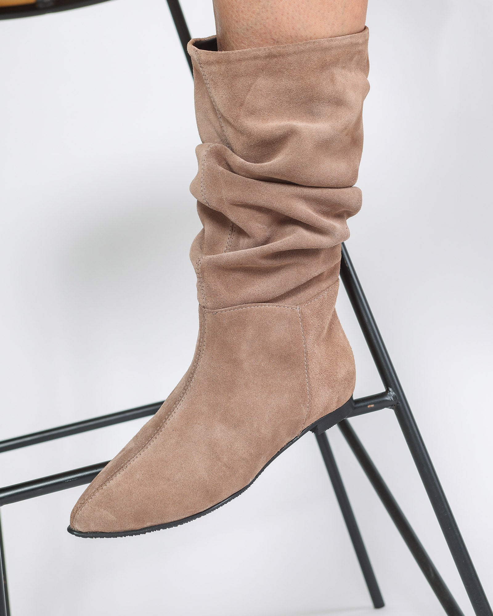 Cizme din piele intoarsa taupe Bellezza