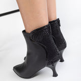 Ghete din Piele Neagra Leya