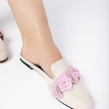 Papuci cu accesorii florale Lola bej