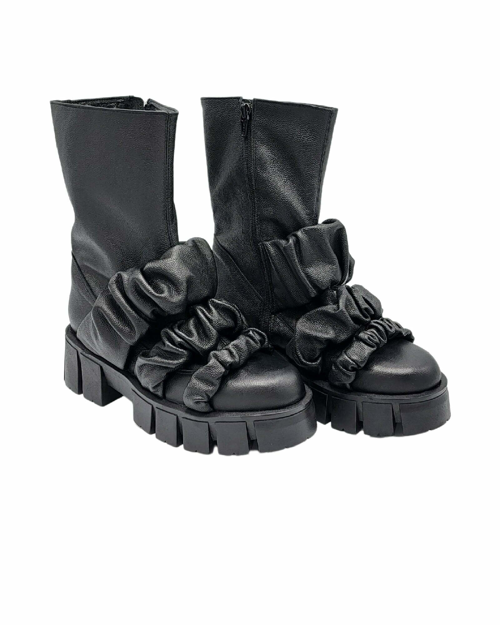 Bocanci cu barete fronsate Giselle negru
