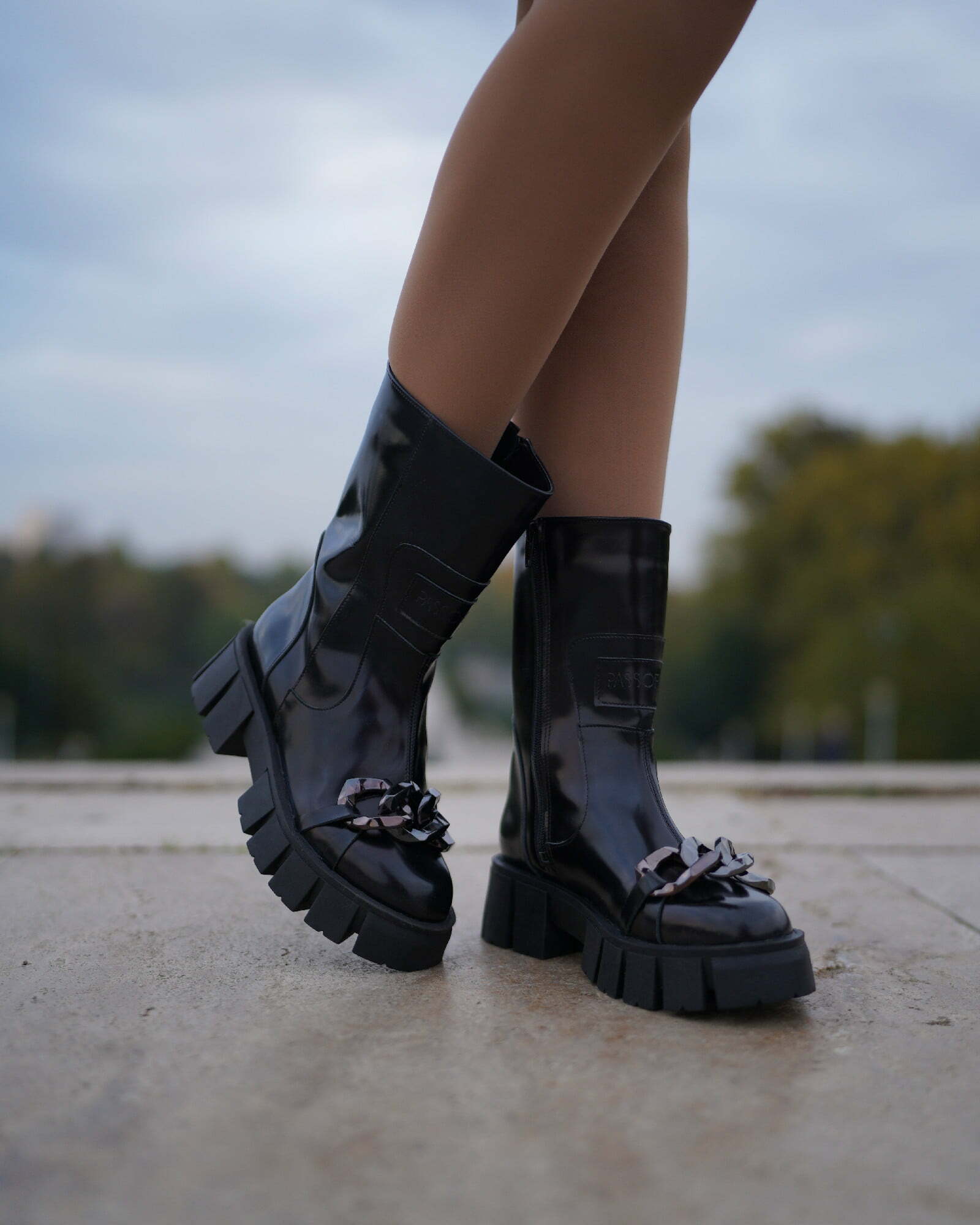 Bocanci inalti accesorizati Giselle-4 negru spatolat