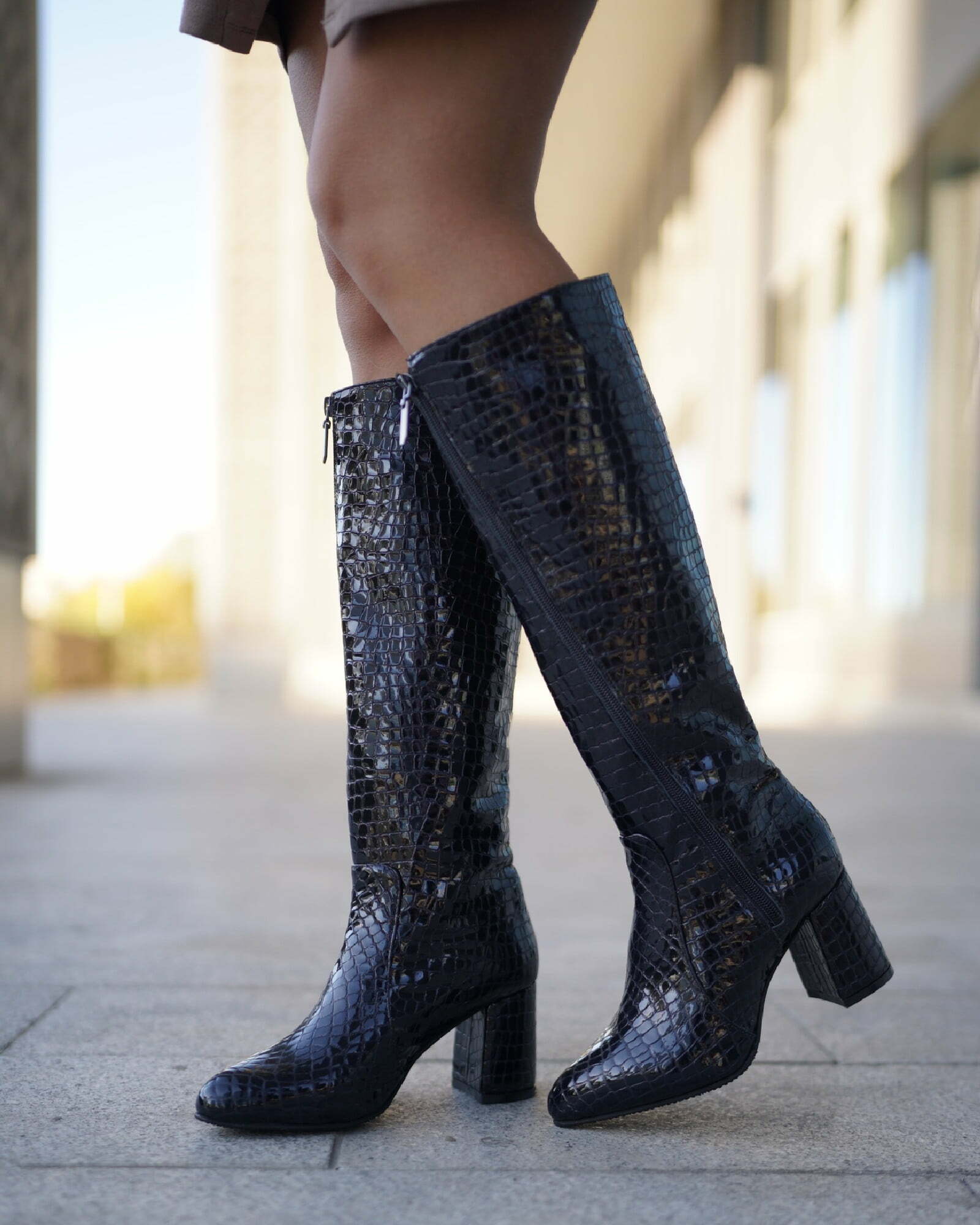 Cizme elegante negre din piele imprimeu Lady