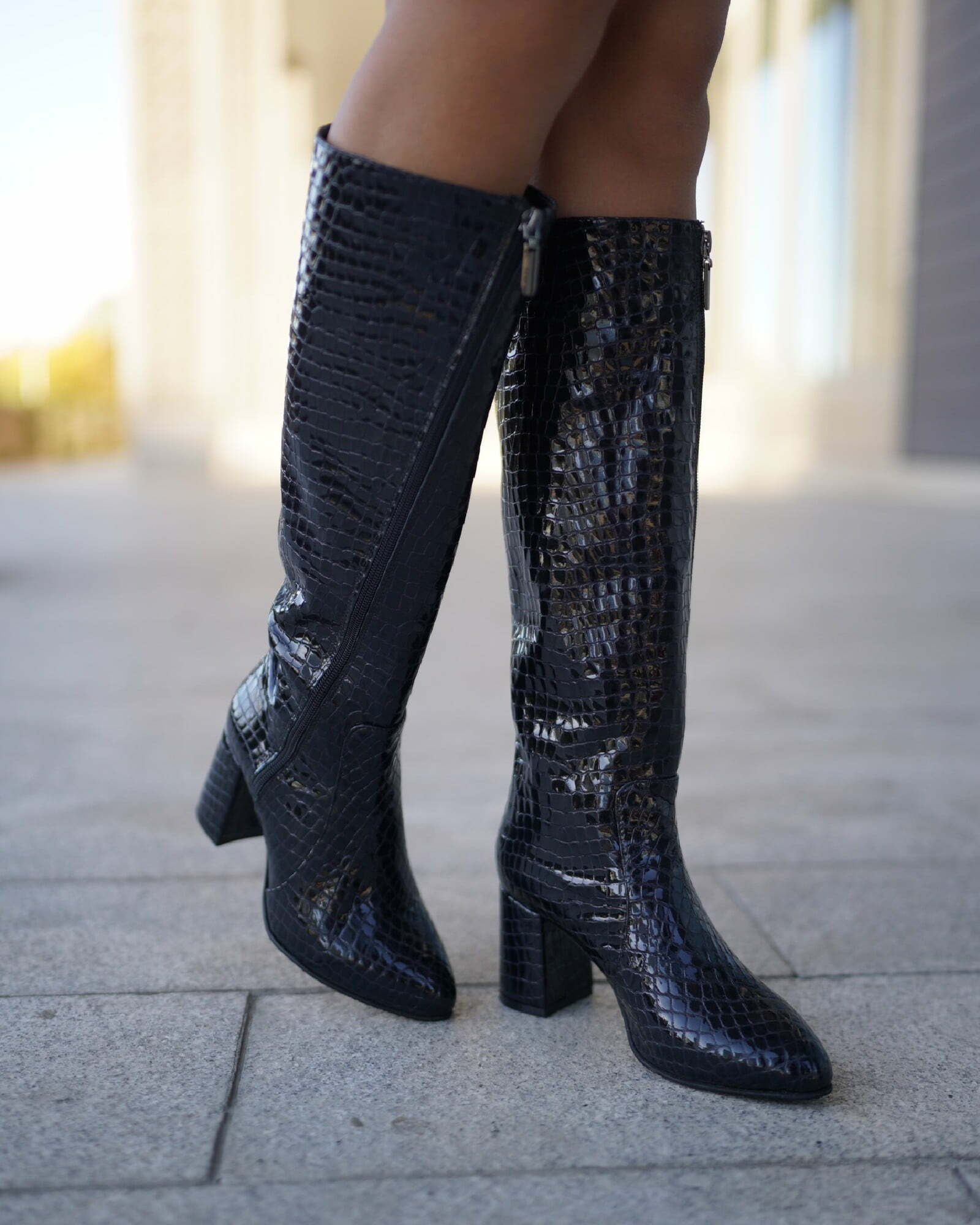 Cizme elegante negre din piele imprimeu Lady