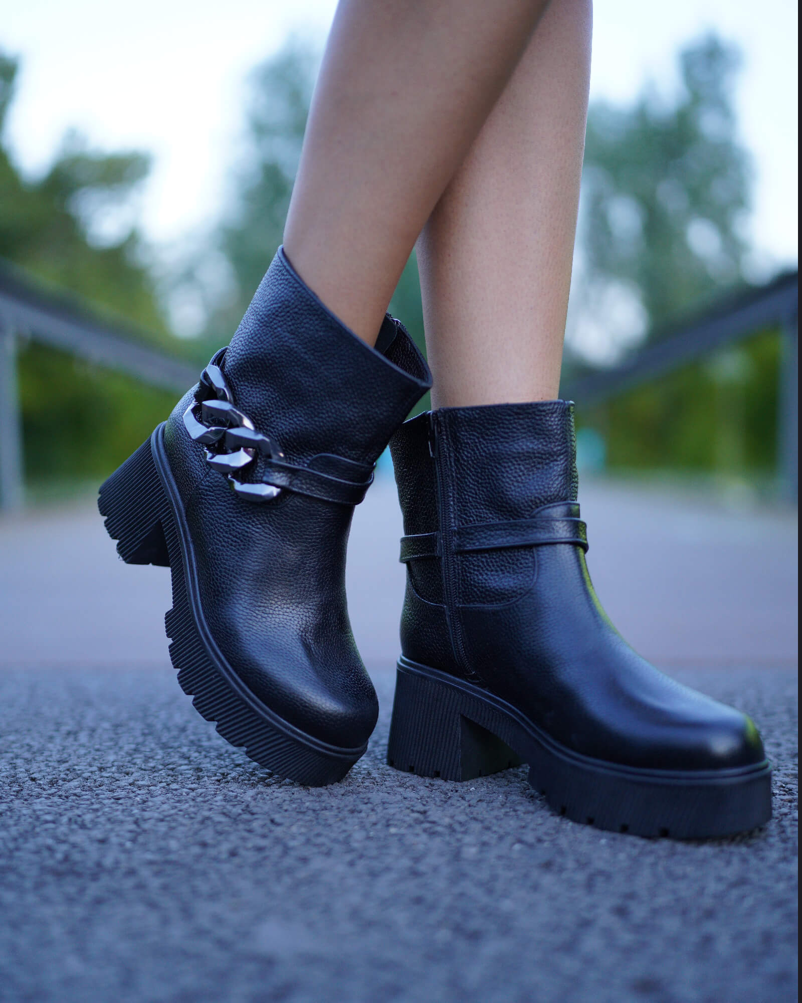Ghete accesorizate cu lant Perla 4 negru