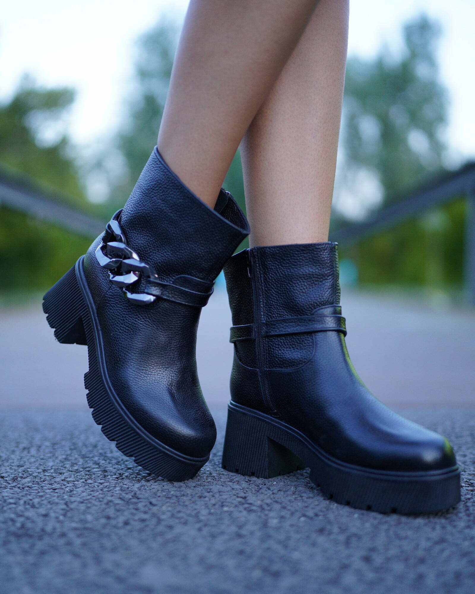 Ghete accesorizate cu lant Perla 4 negru
