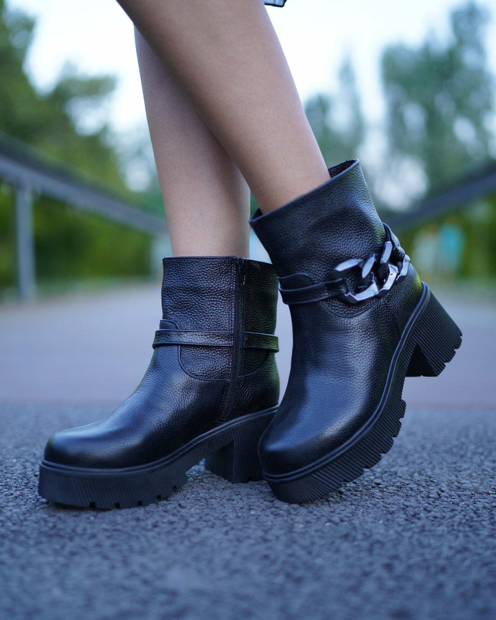 Ghete accesorizate cu lant Perla 4 negru