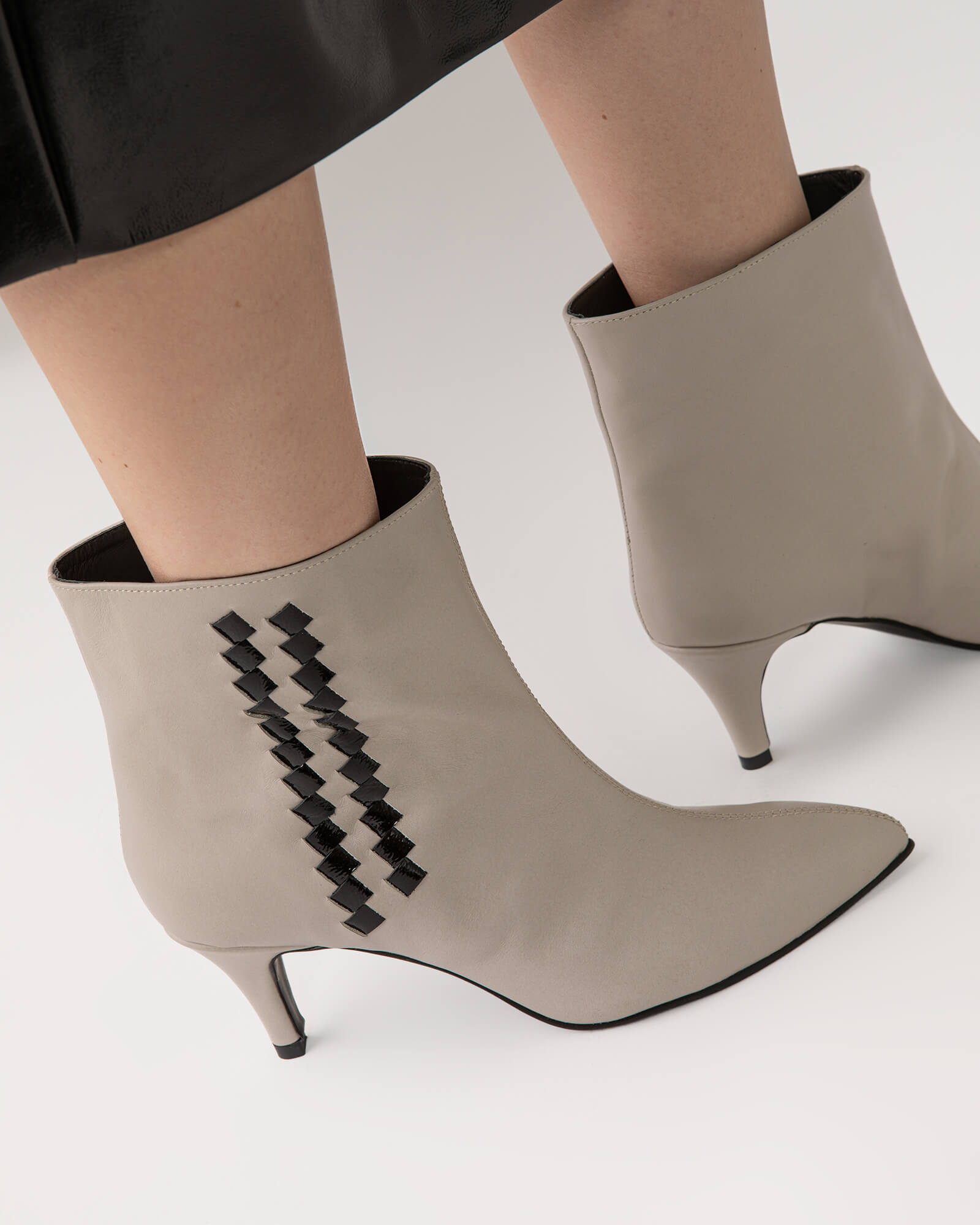 Ghete burlan cu toc jos Haana grey