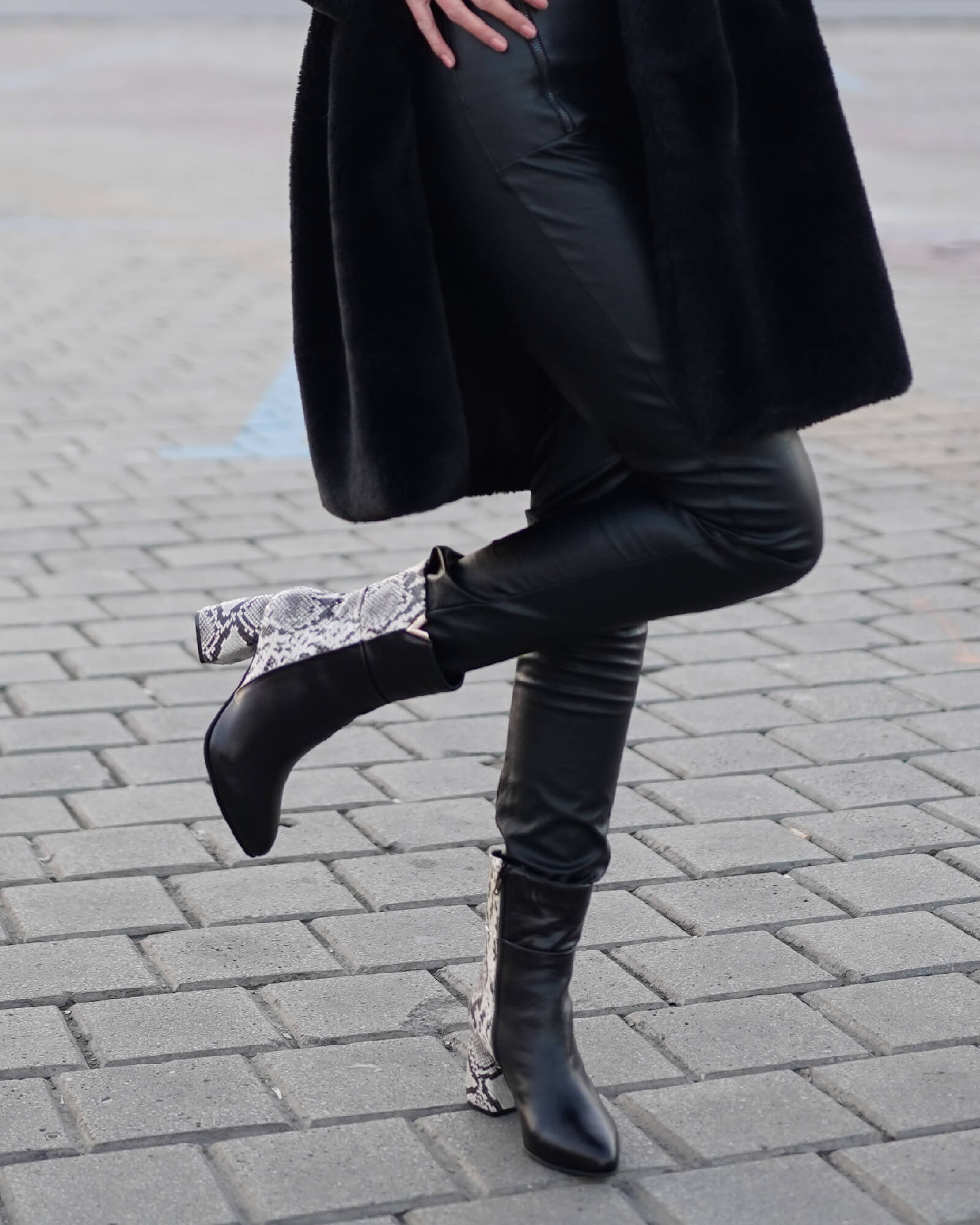 Ghete din piele imprimeu cu toc gros PF0166-27 alb-negru