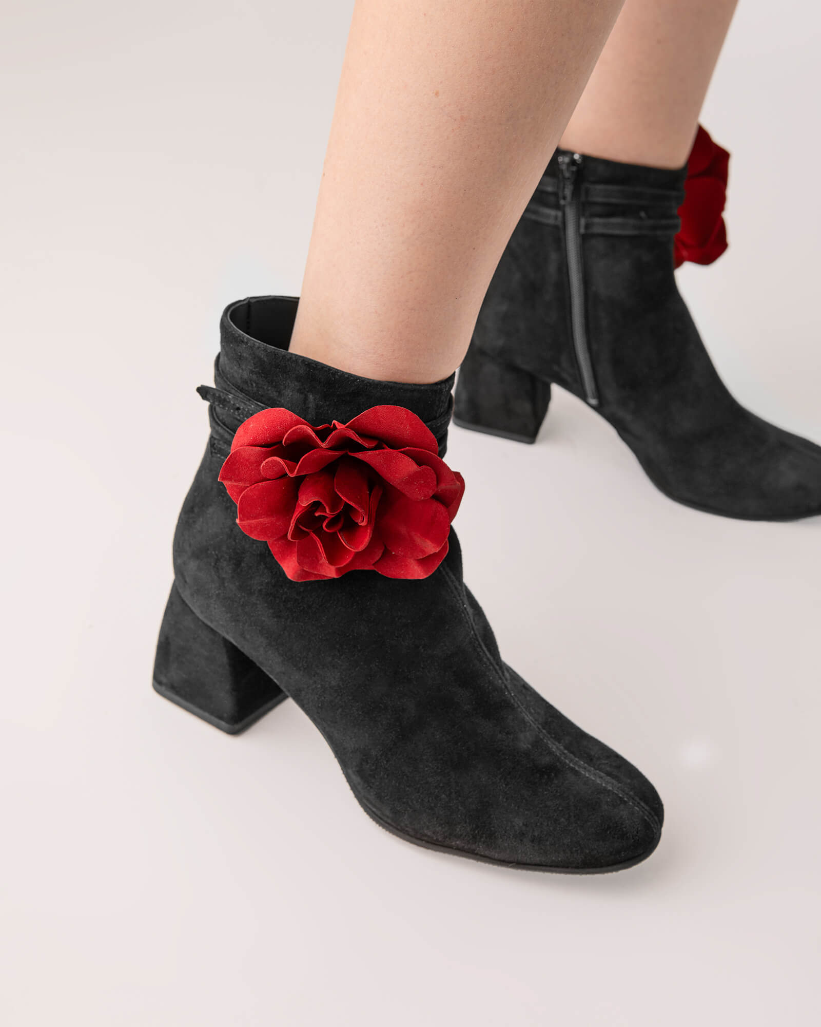 Ghete din piele intoarsa neagra Floral Finesse