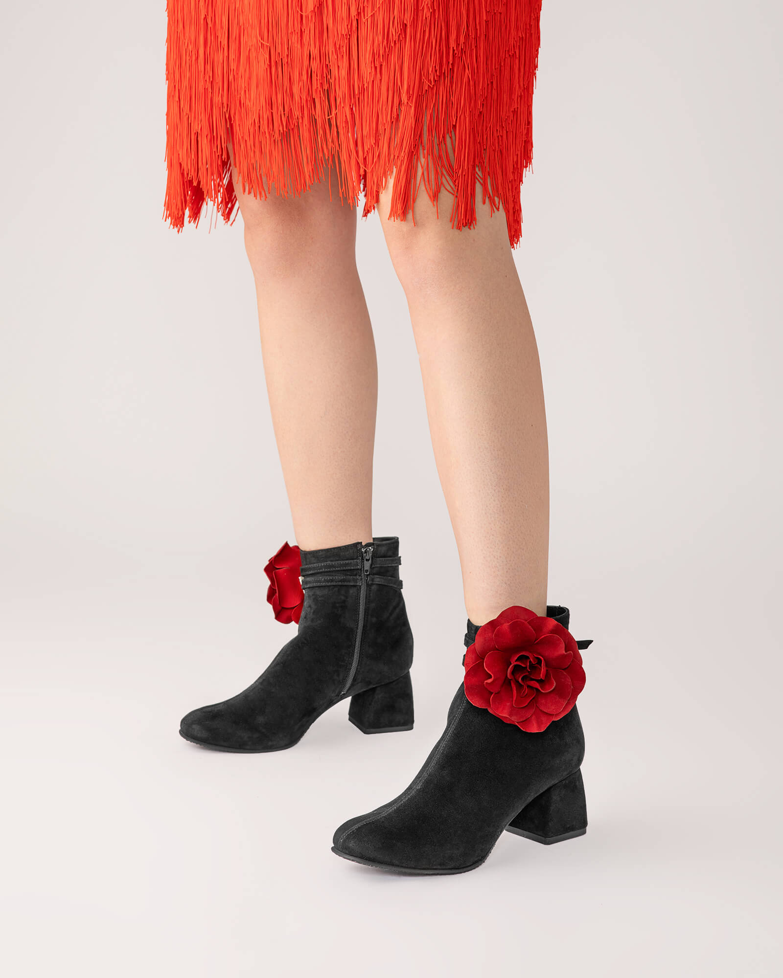 Ghete din piele intoarsa neagra Floral Finesse