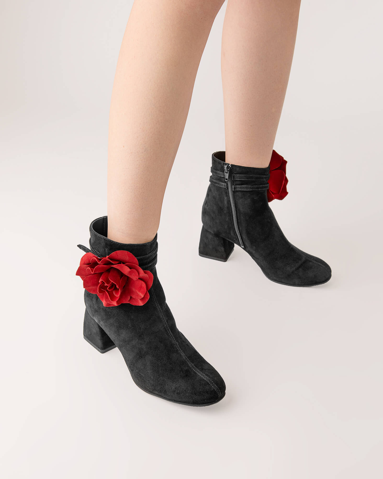 Ghete din piele intoarsa neagra Floral Finesse