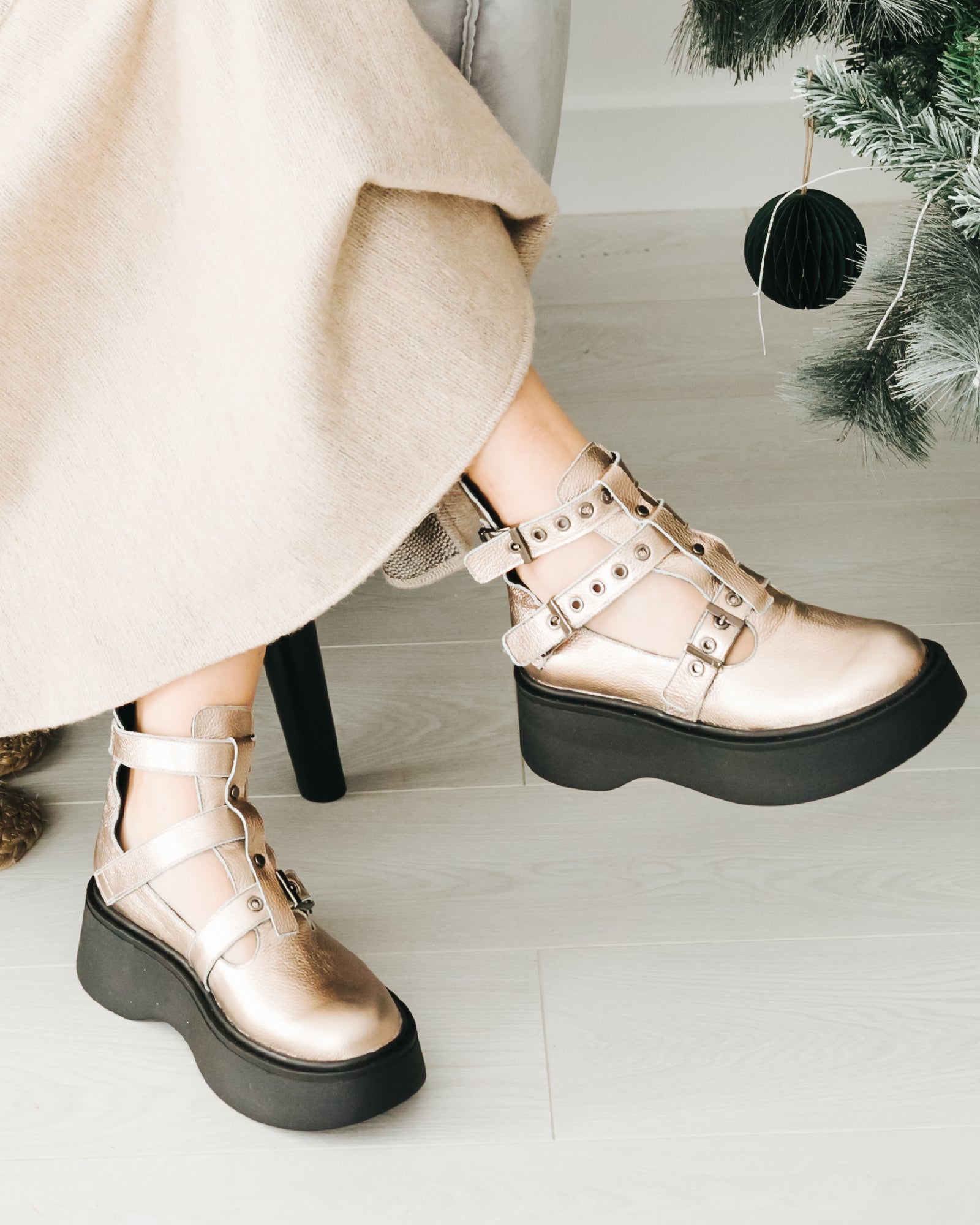 Pantofi cu catarame PF261-6 auriu