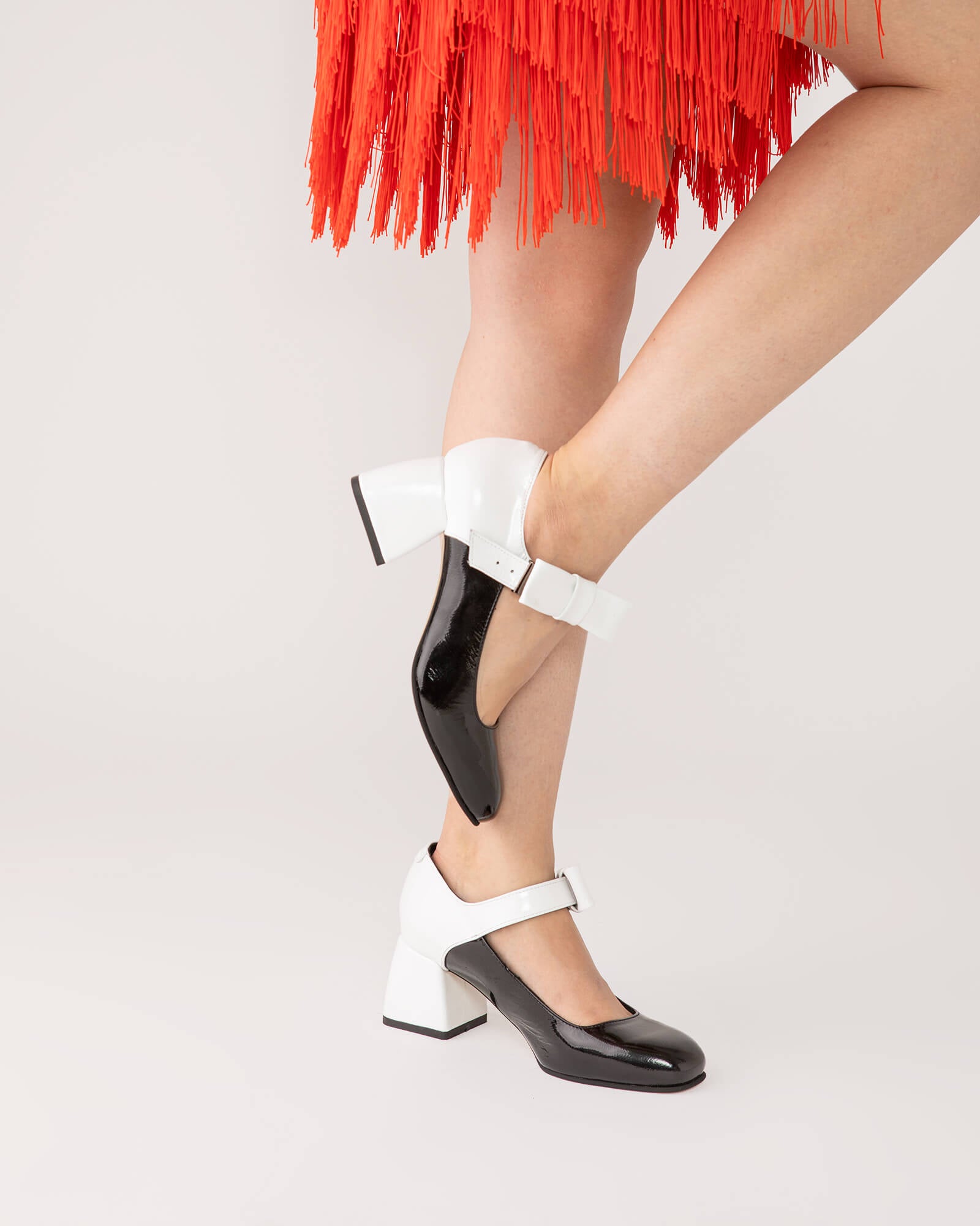 Pantofi cu fundiță și toc patrat Bohemian negru-alb