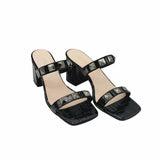 Papuci accesorizati Alma negru imprimeu