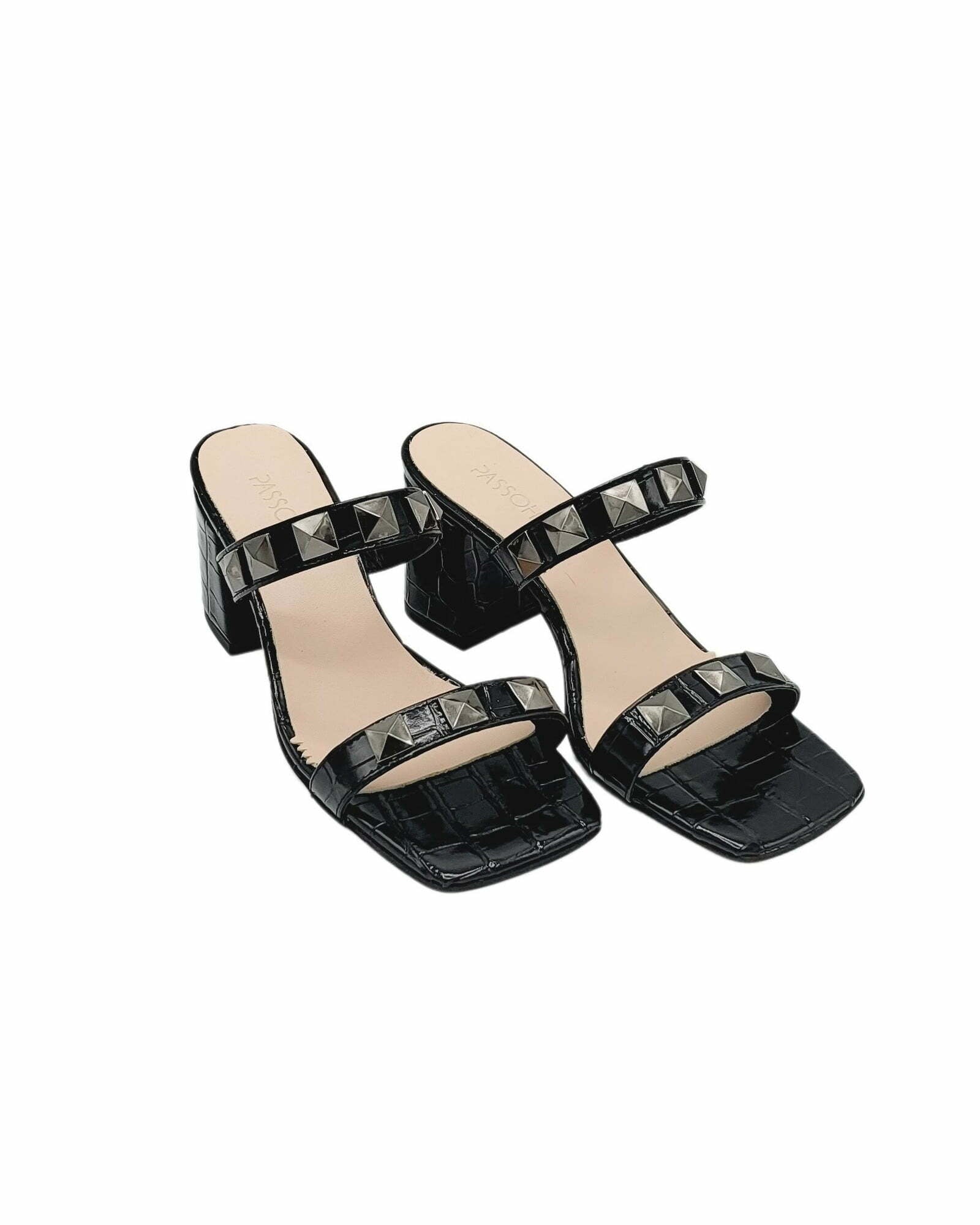 Papuci accesorizati Alma negru imprimeu
