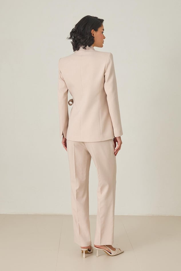 Costum Elegant Crem