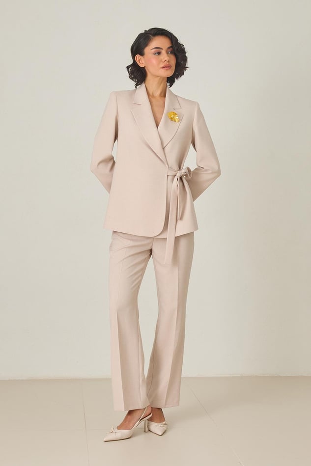 Costum Elegant Crem