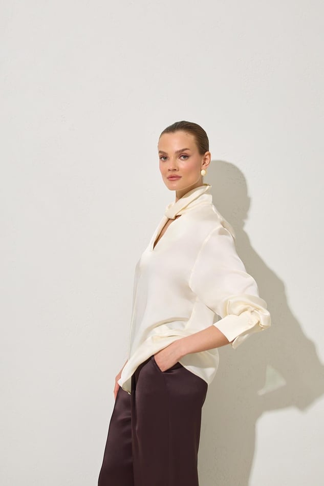 Bluza Satin Crem Cu Decolteu In V