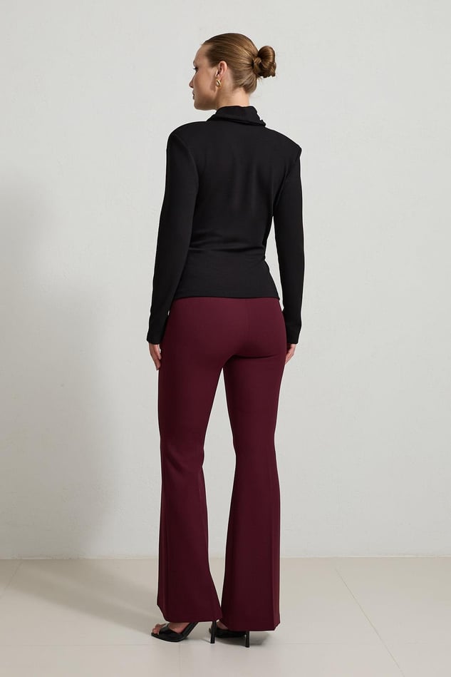 Bluza Neagra Cu Guler In V Si Aspect Incretit