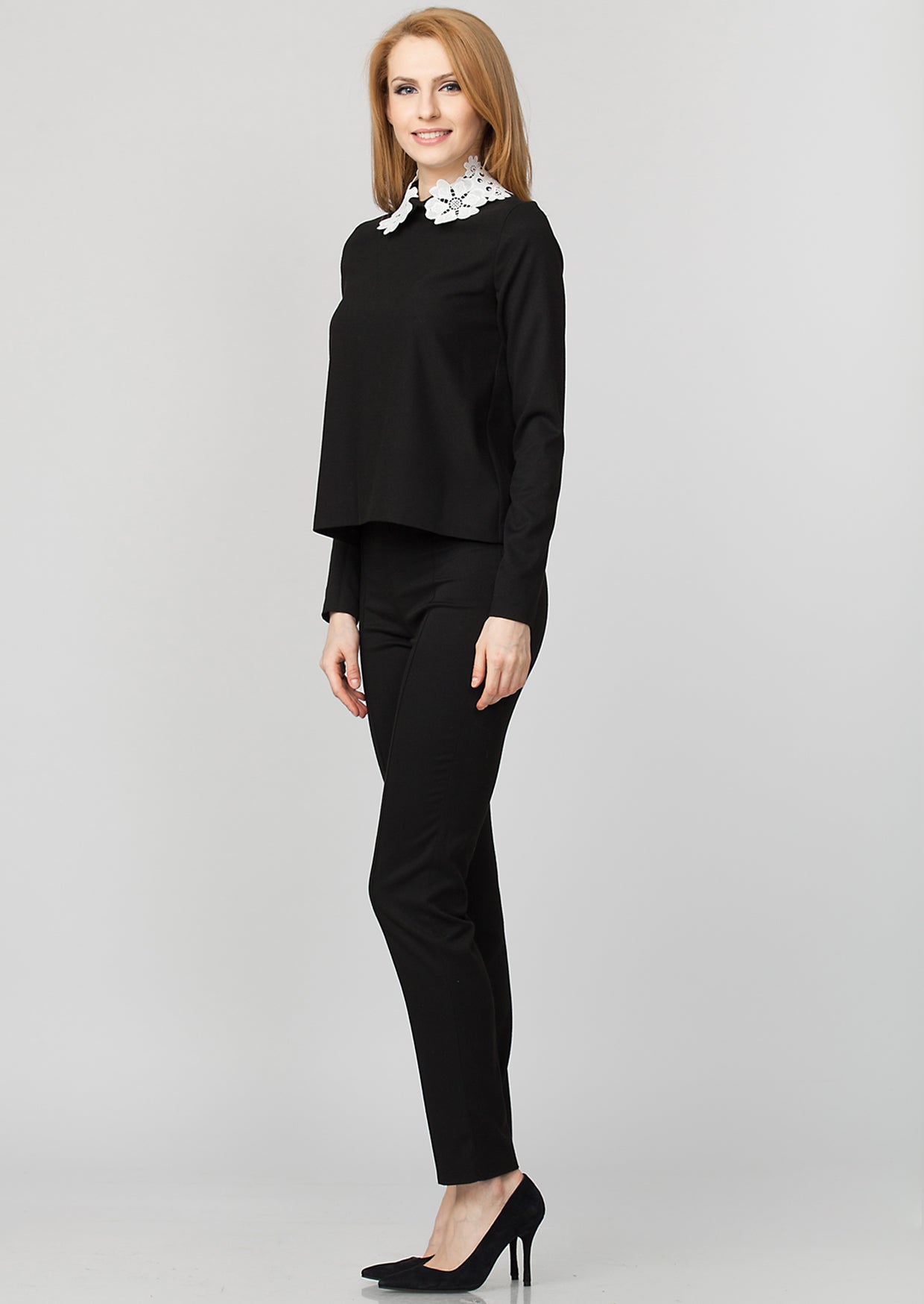 Top negru cu guler dantelat