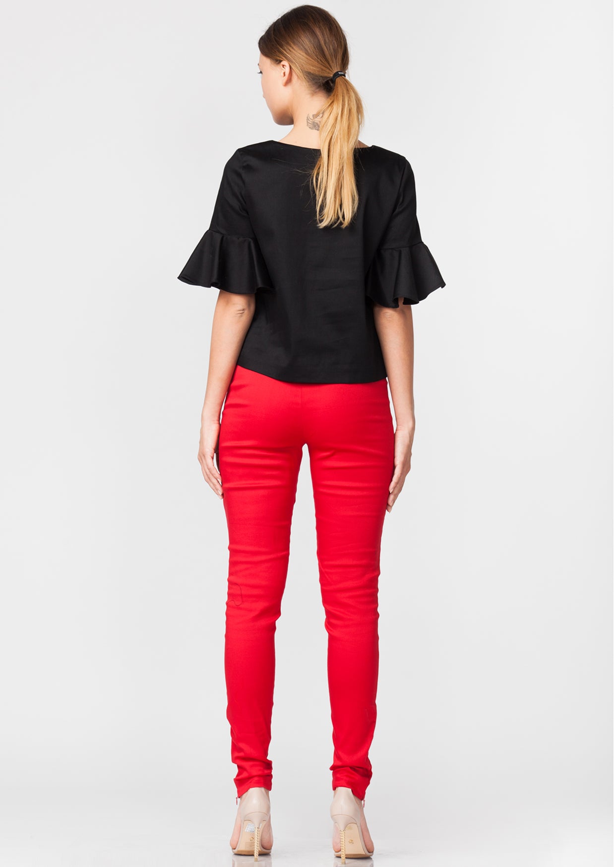 Top negru cu volane