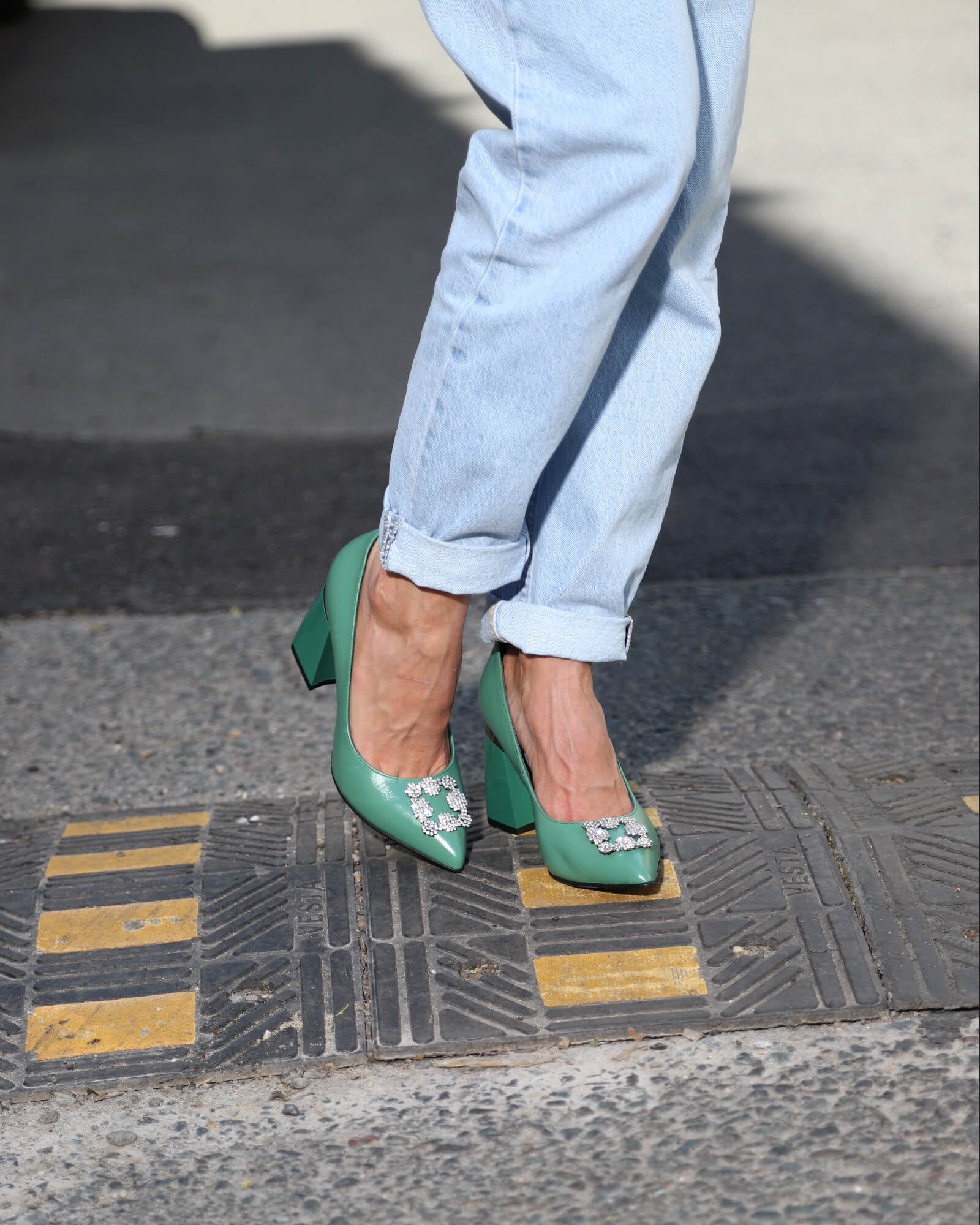 Pantofi eleganti cu accesoriu Lora Aloe