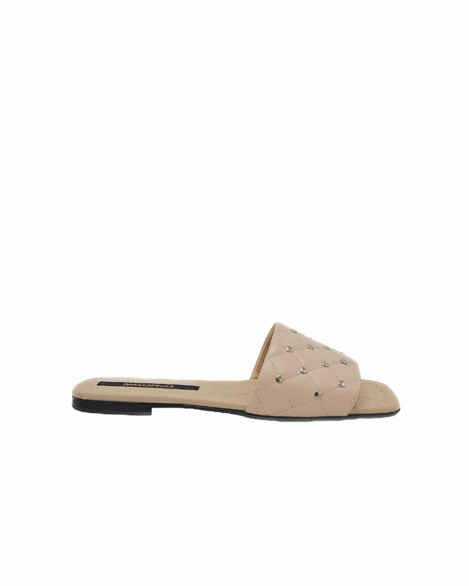 Papuci moderni accesorizati Carolla Nude