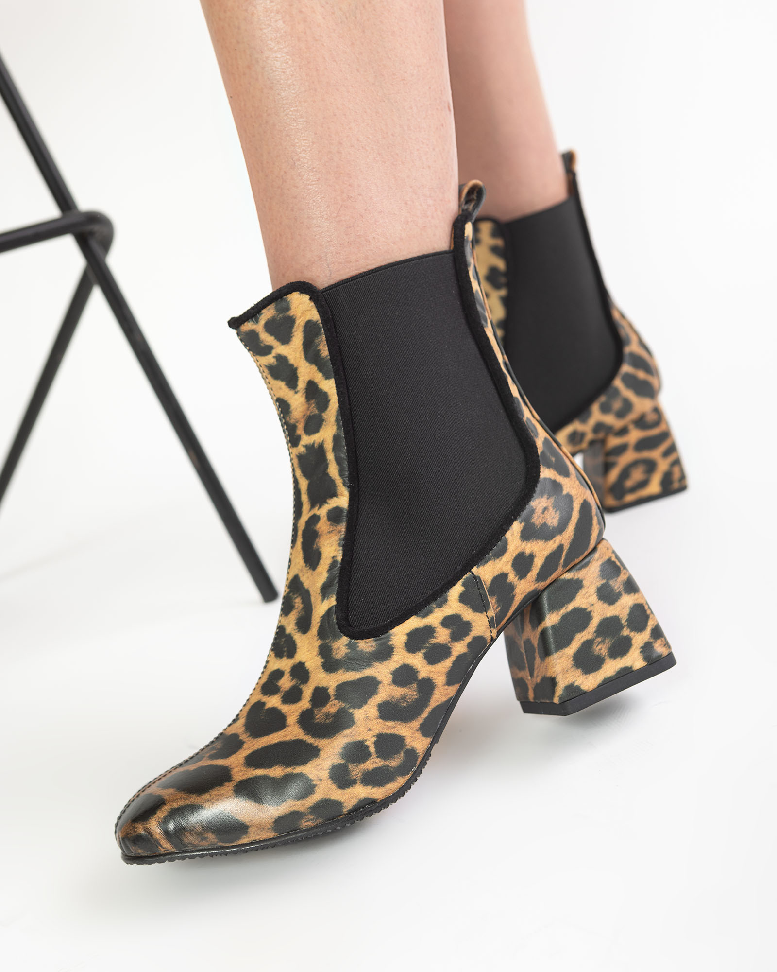 ghete-din-piele-imprimeu-leo-2