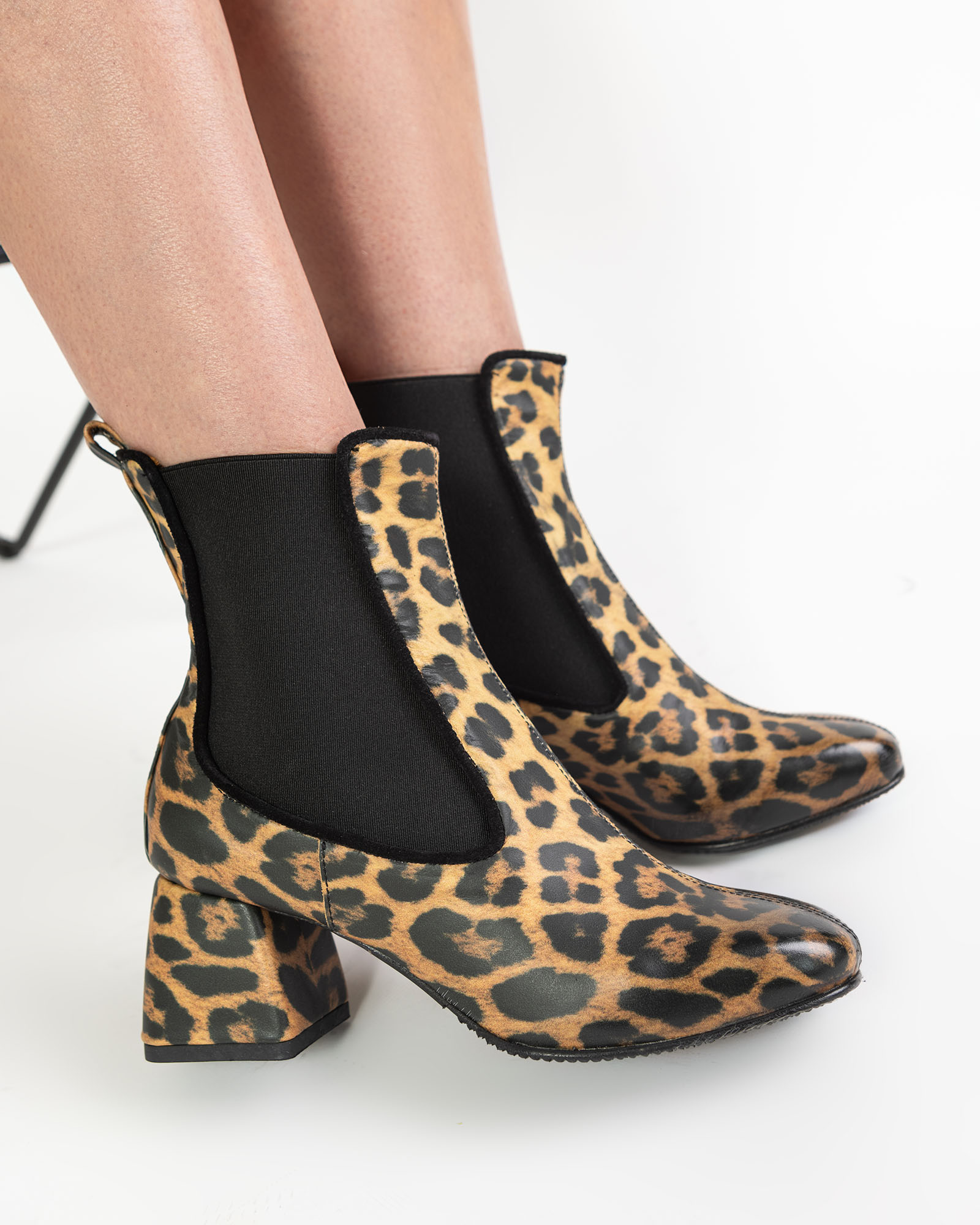 ghete-din-piele-imprimeu-leo-4