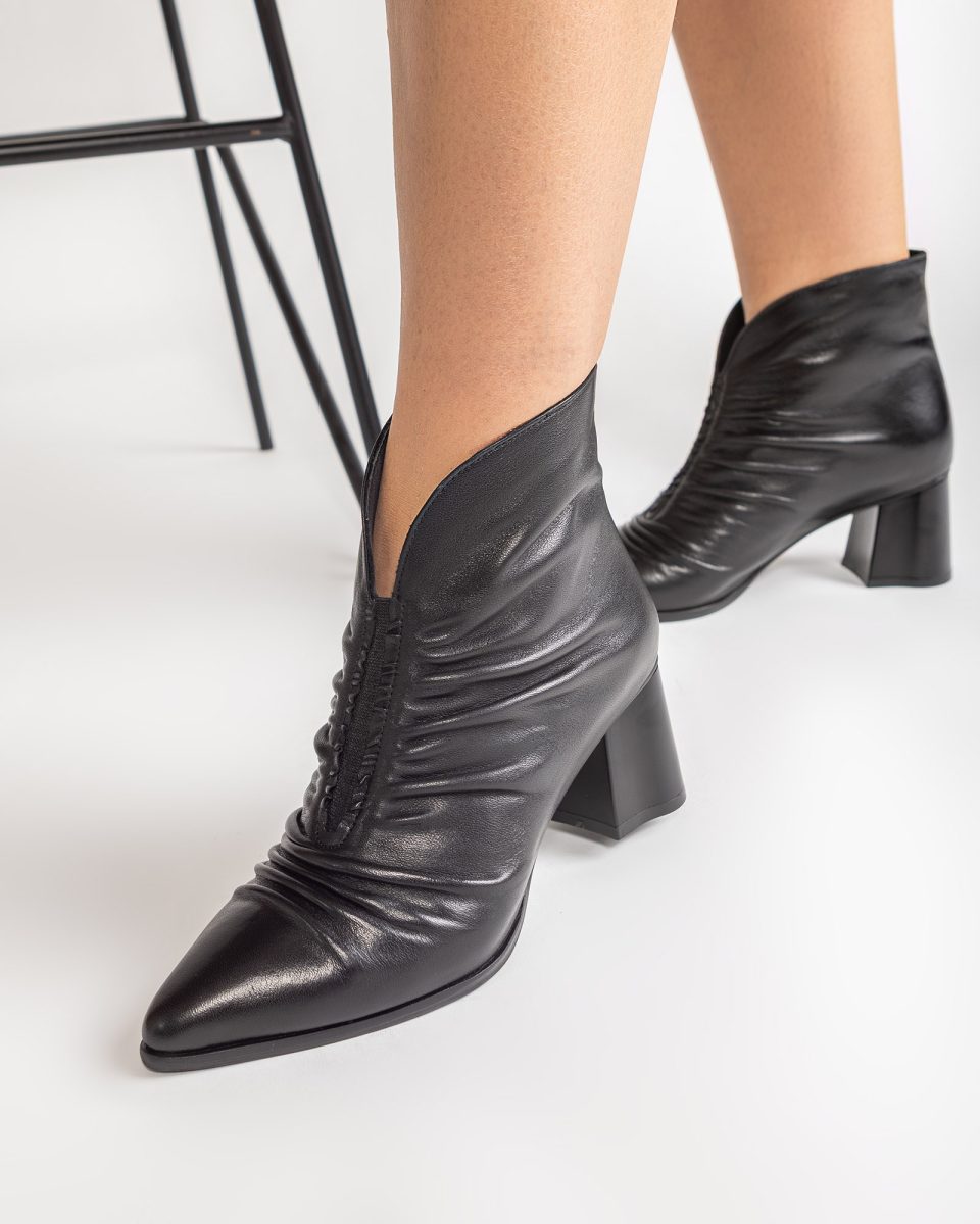 Ghete din Piele Plisata cu Varful Ascutit Eleganza Nera