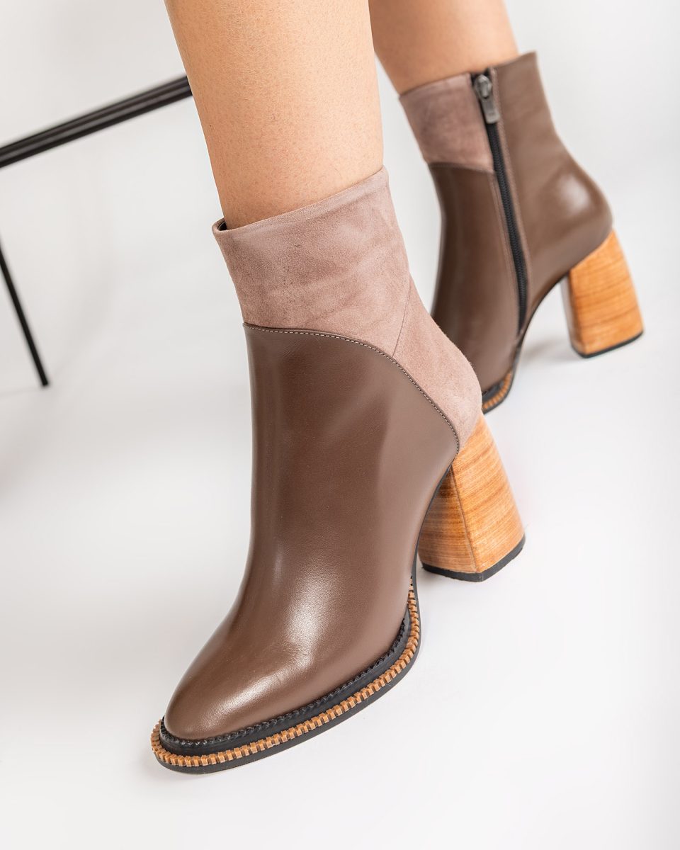 Ghete Piele Urban Chic Taupe cu Toc Cub Din Lemn